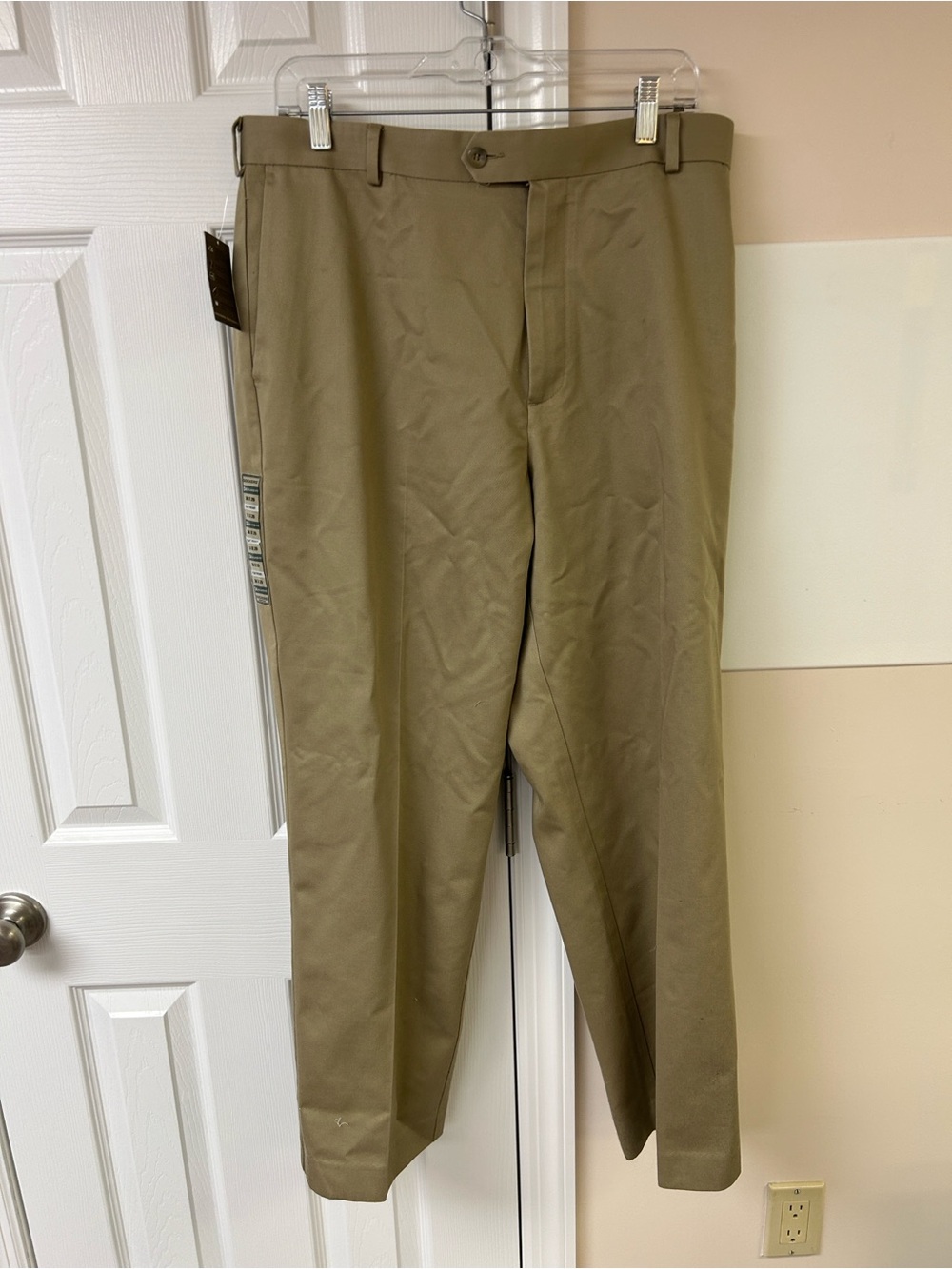 NWT Dockers Never Iron Relaxed Fit Khaki Dress Pants 36x29